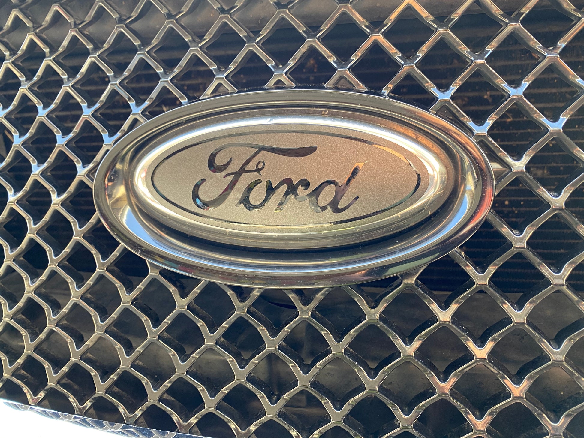 2013 - 2019 Ford Taurus Mesh Grill Piece